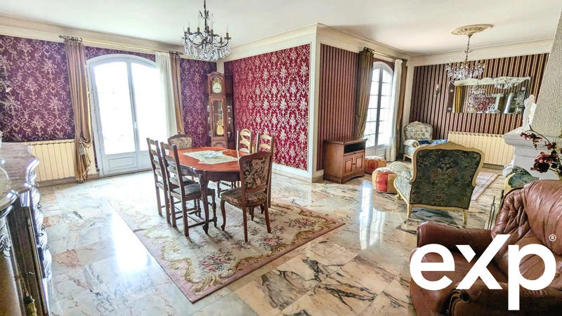 Maison traditionnelle - 175 m² - 8 pièces