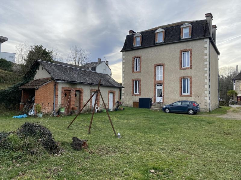 Maison ancienne - 243 m² - 7 pièces