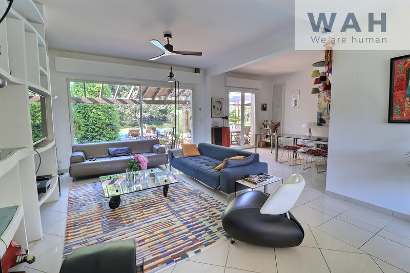 Villa - 283 m² - 8 pièces