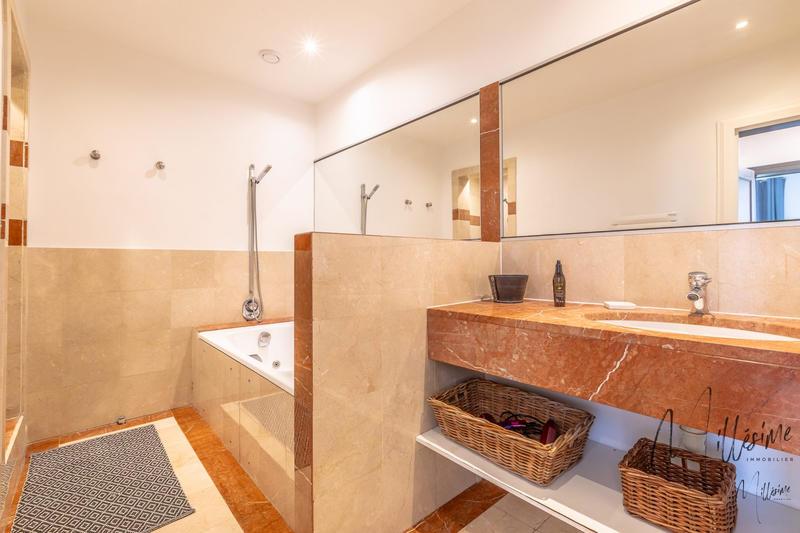 Appartement - 80 m² - 3 pièces