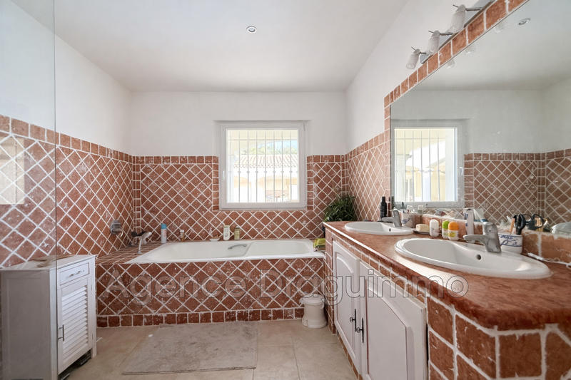 Maison - 260 m² - 7 pièces