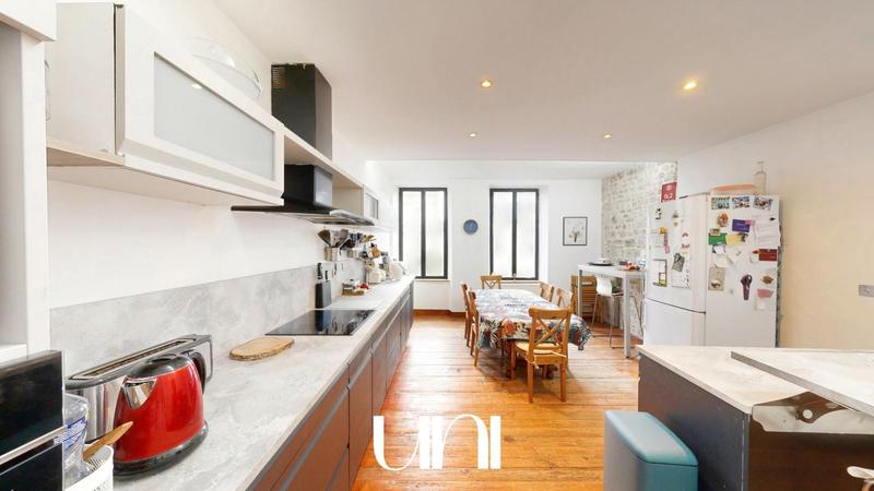 Propriété - 326 m² - 12 pièces