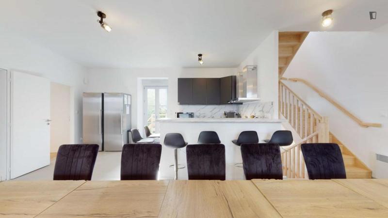 Chambre - 11 m² - 13 pièces