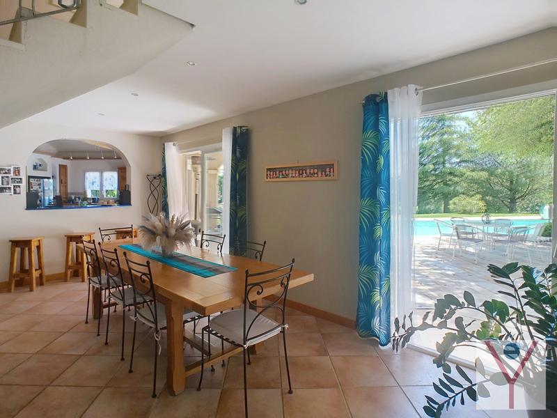 Maison - 258 m² - 7 pièces