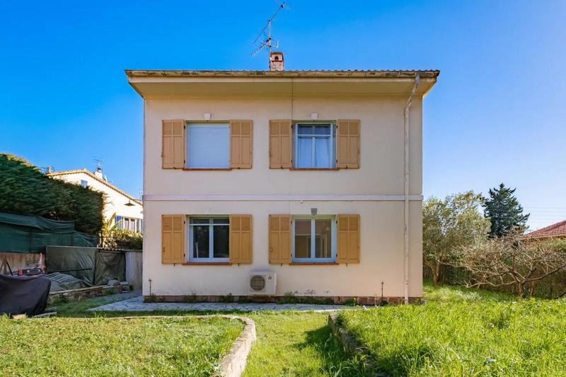 Studio - 100 m² - 4 pièces