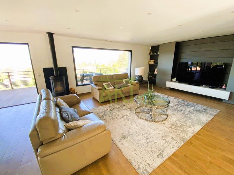 Maison contemporaine - 289 m² - 7 pièces