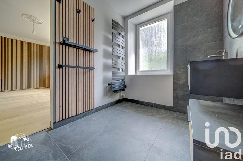 Maison - 242 m² - 7 pièces