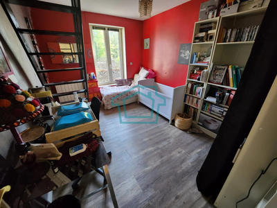 Maison - 230 m² - 7 pièces