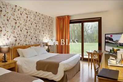 Fonds de commerce - 1 500 m²