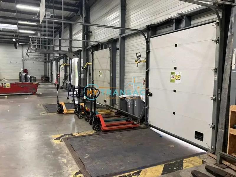 Local d'activité / Entrepôt - 2 800 m²