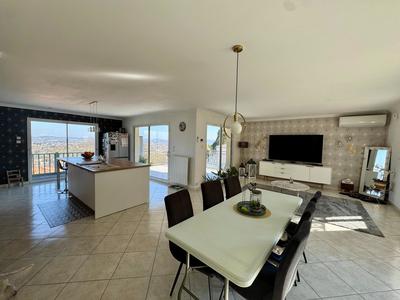 Maison - 230 m² - 8 pièces