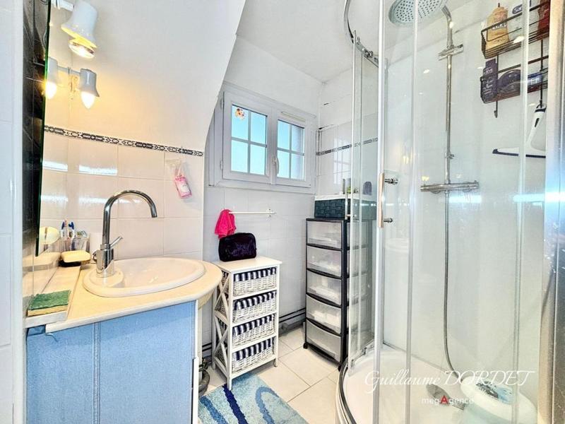 Maison traditionnelle - 90 m² - 5 pièces