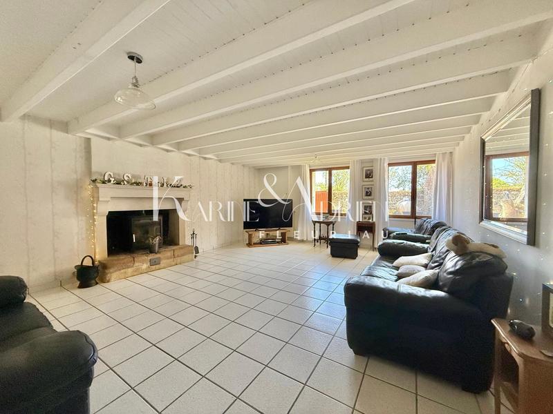 Maison - 365 m² - 11 pièces