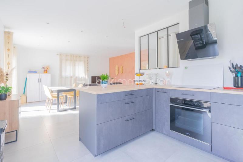 Maison - 90 m² - 4 pièces