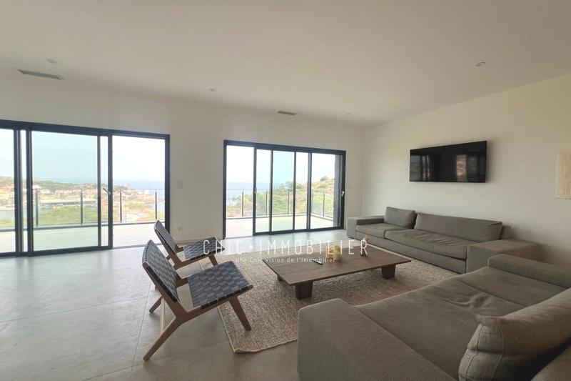 Propriété - 210 m² - 4 pièces