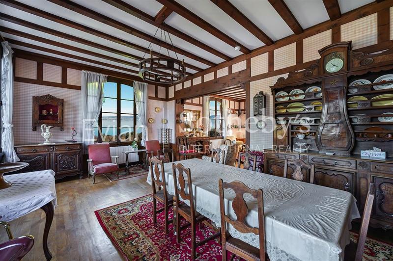 Maison - 321 m² - 14 pièces