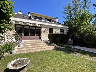 Maison - 190 m² - 8 pièces