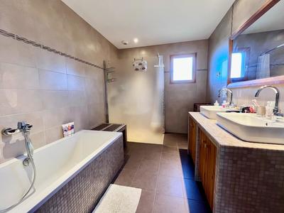 Maison - 121 m² - 4 pièces