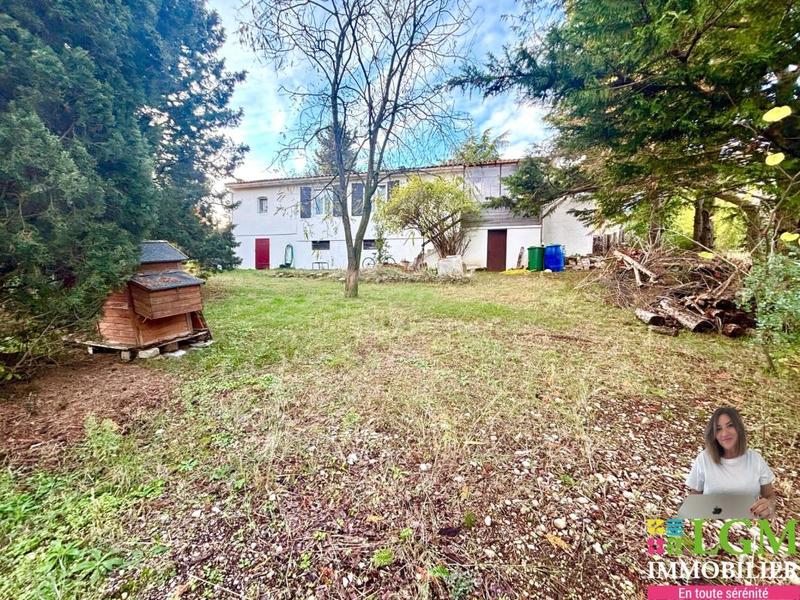 Immeuble - 90 m² - 2 pièces