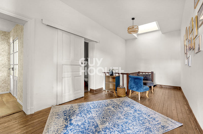 Maison - 255 m² - 7 pièces