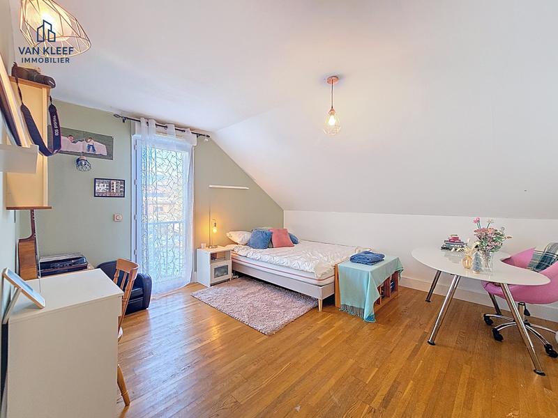 Maison traditionnelle - 180 m² - 7 pièces