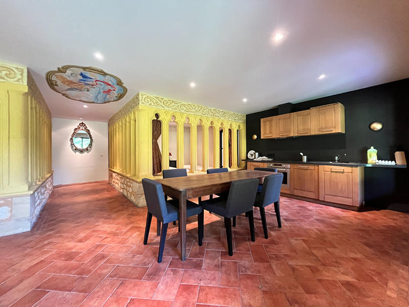 Maison - 210 m² - 7 pièces