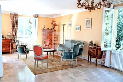 Villa - 228 m² - 10 pièces