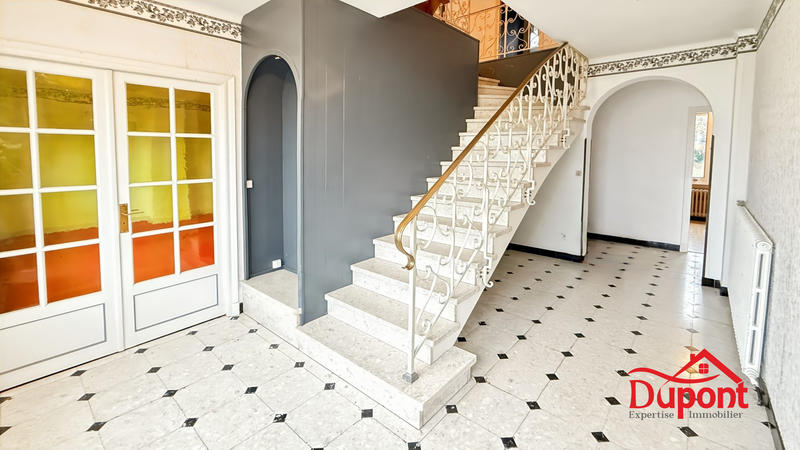 Maison - 236 m² - 10 pièces