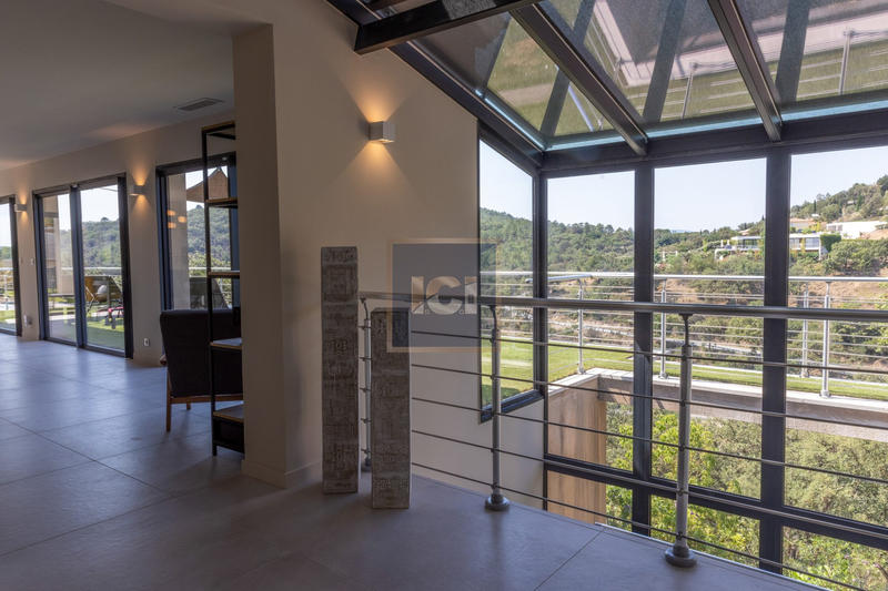 Villa - 220 m² - 6 pièces