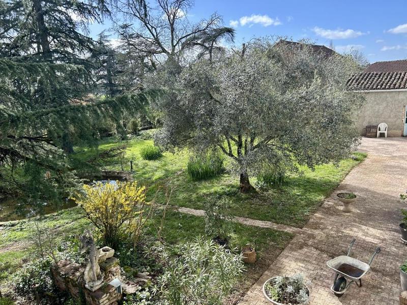 Propriété - 579 m² - 17 pièces