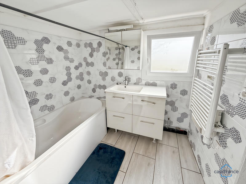 Maison - 96 m² - 4 pièces