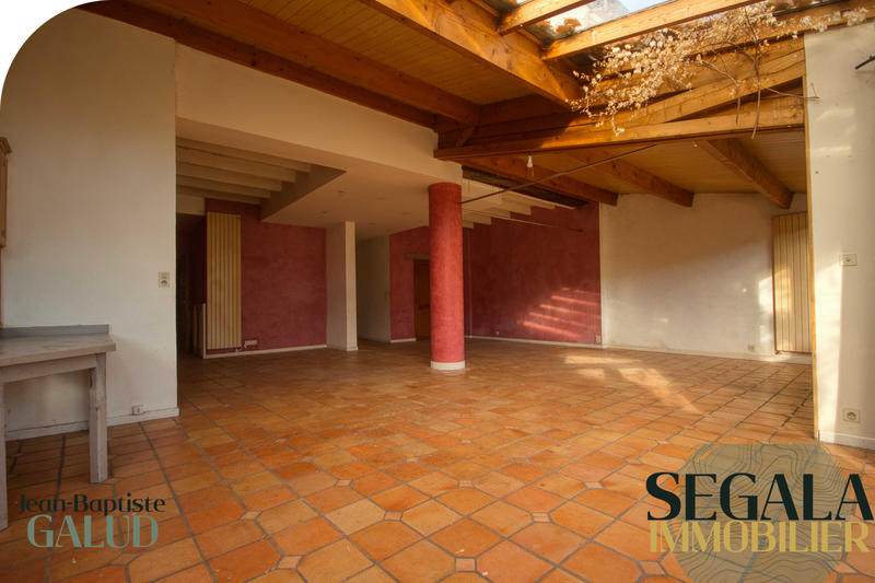 Maison - 230 m² - 8 pièces