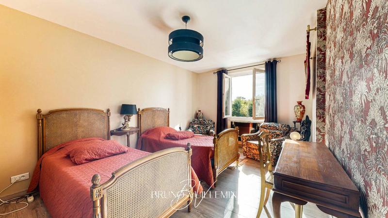 Demeure - 439 m² - 18 pièces