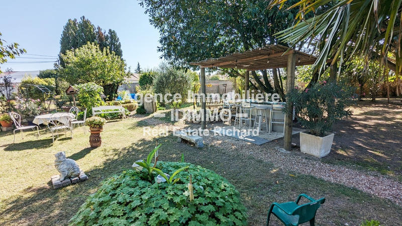 Maison - 296 m² - 9 pièces