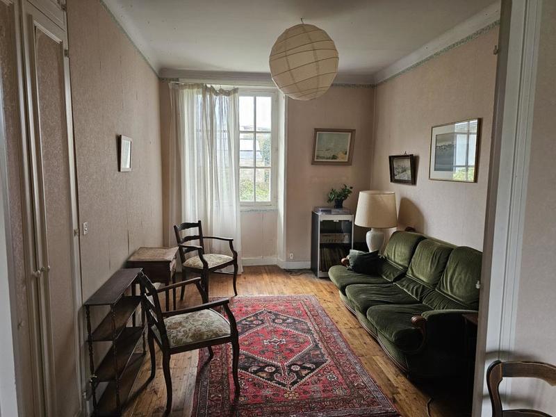 Maison - 104 m² - 7 pièces