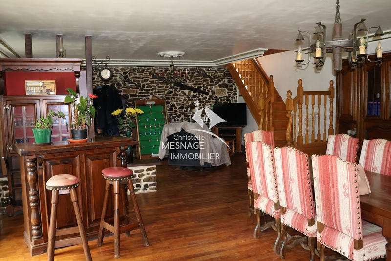 Maison - 280 m² - 8 pièces