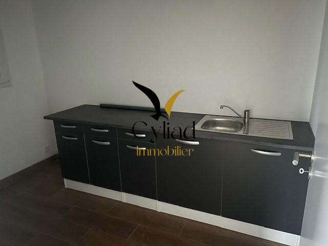 Local commercial - 75 m² - 3 pièces