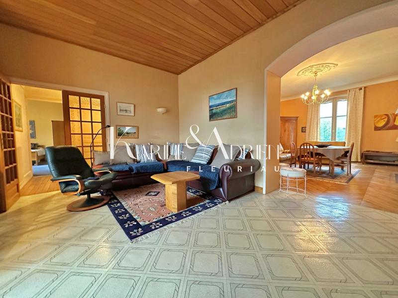 Maison - 386 m² - 10 pièces