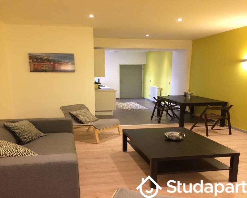 Chambre - 150 m² - 1 pièce