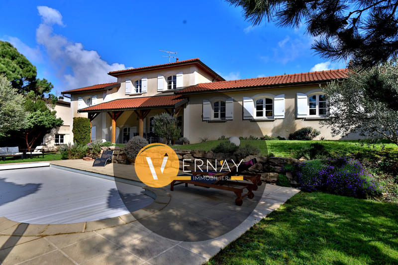 Maison - 278 m² - 8 pièces