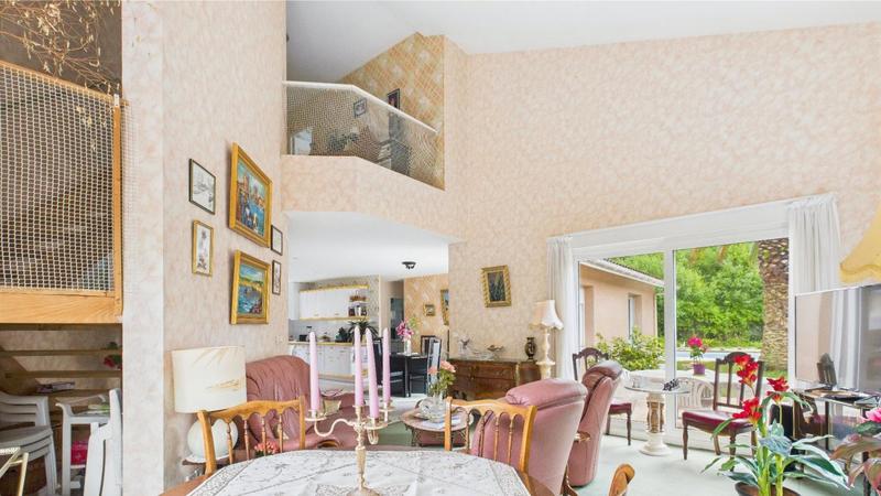 Maison - 190 m² - 9 pièces