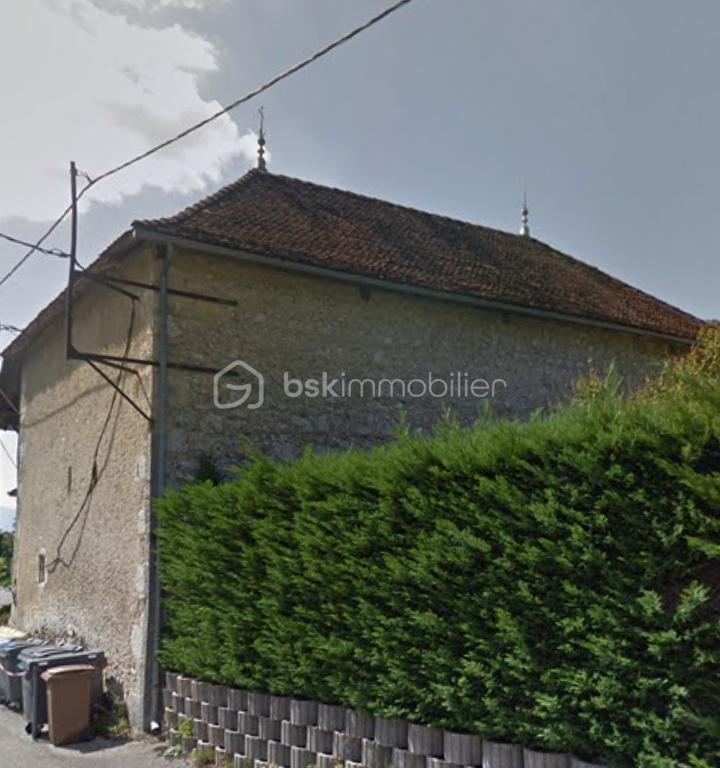 Maison - 300 m² - 4 pièces