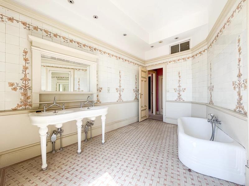 Appartement - 242 m² - 5 pièces