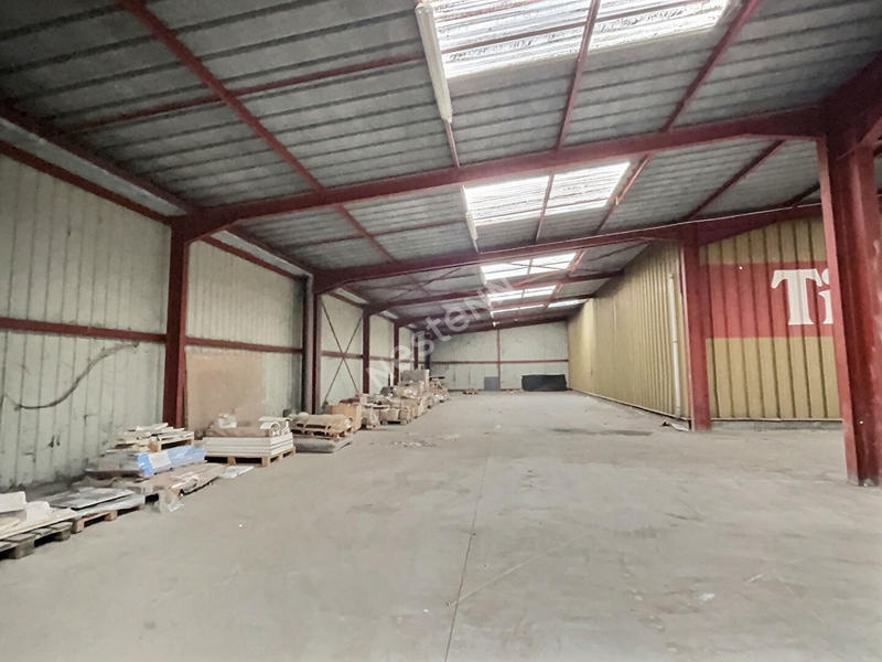 Local commercial - 1 920 m²