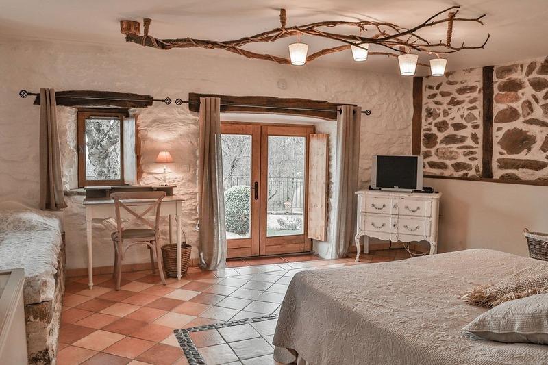 Propriété - 900 m² - 20 pièces