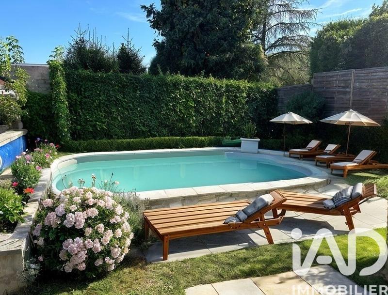 Maison - 300 m² - 7 pièces