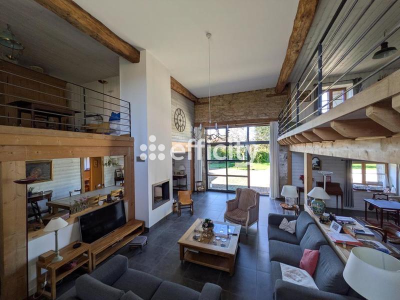 Maison - 374 m² - 10 pièces