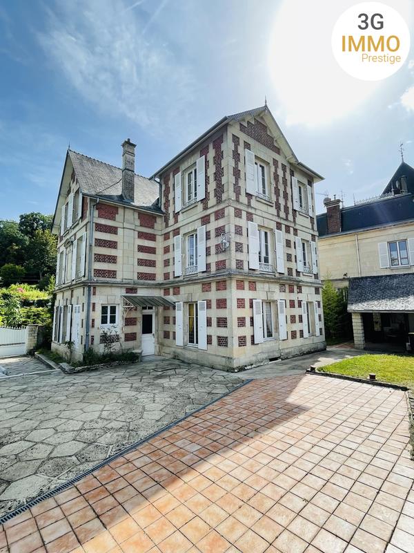 Maison - 220 m² - 12 pièces