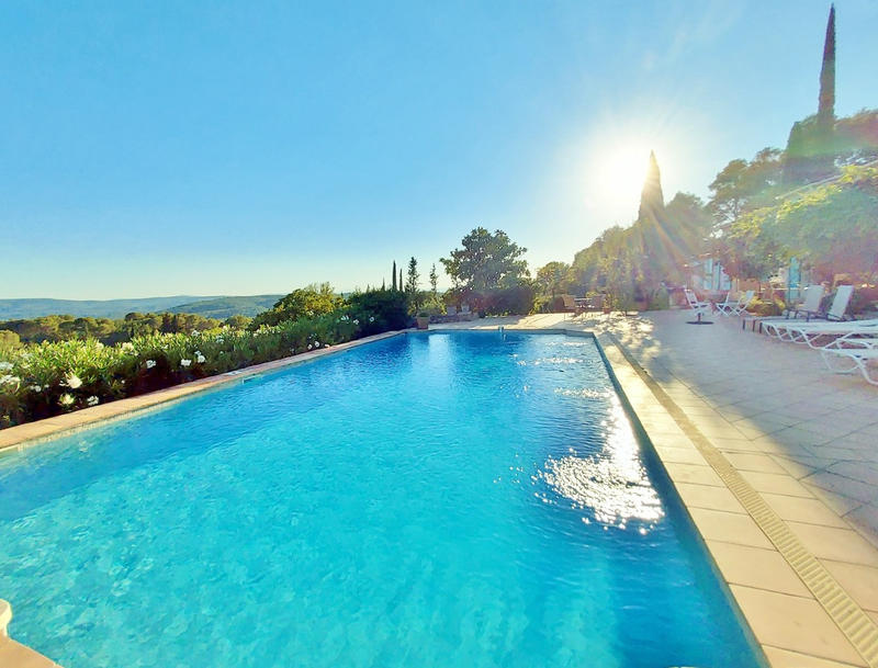 Maison - 260 m² - 10 pièces