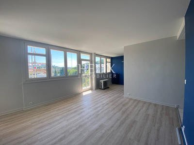 Appartement - 85 m² - 5 pièces